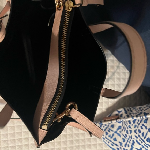 MARC JACOBS MINI GRIND TOTE with Gold Hardware. Great Gift! - Picture 5 of 6